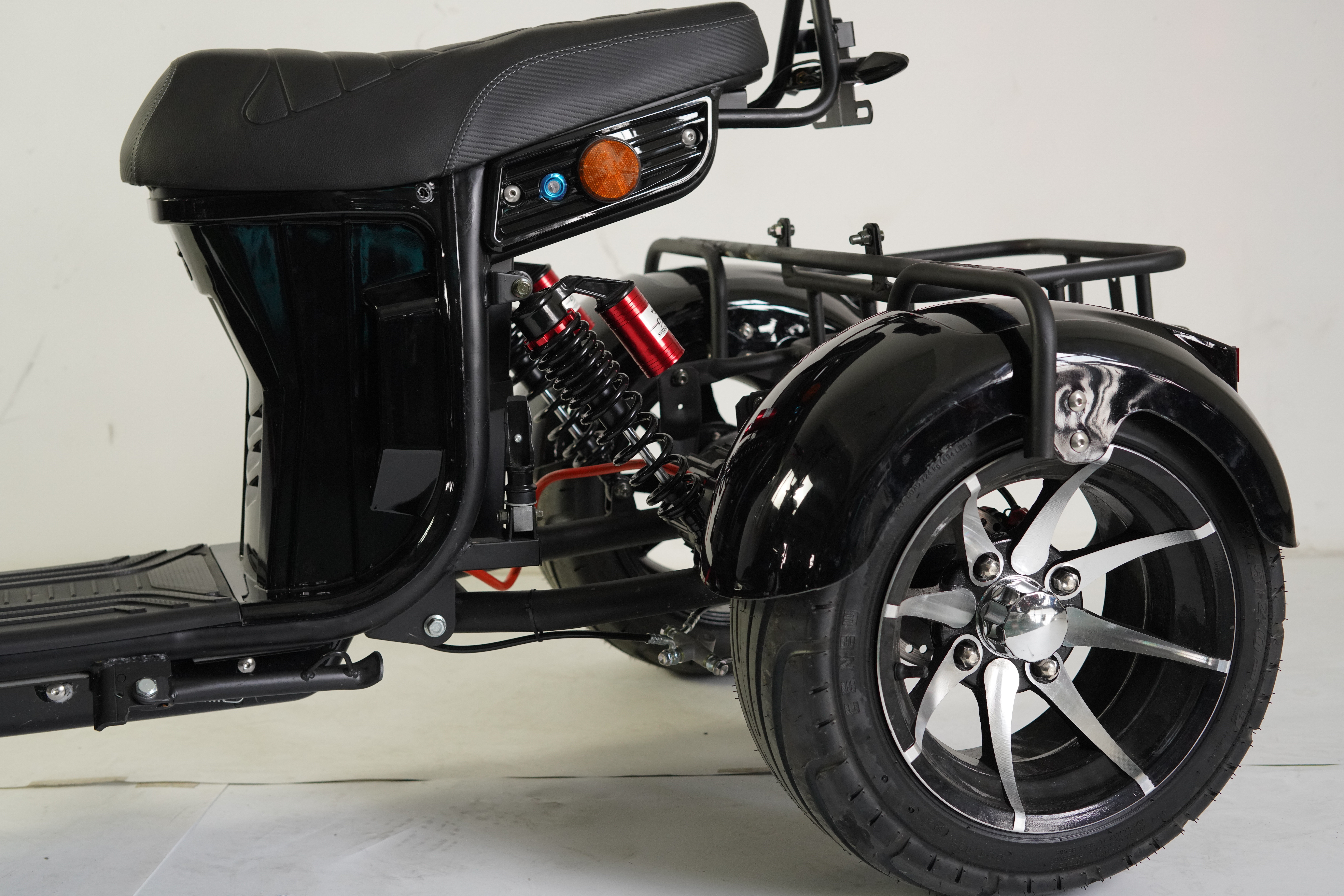 New model Three Wheel Bike E-Chopper 2000w Powerful Electric Scooter for Golf Course Use HT9