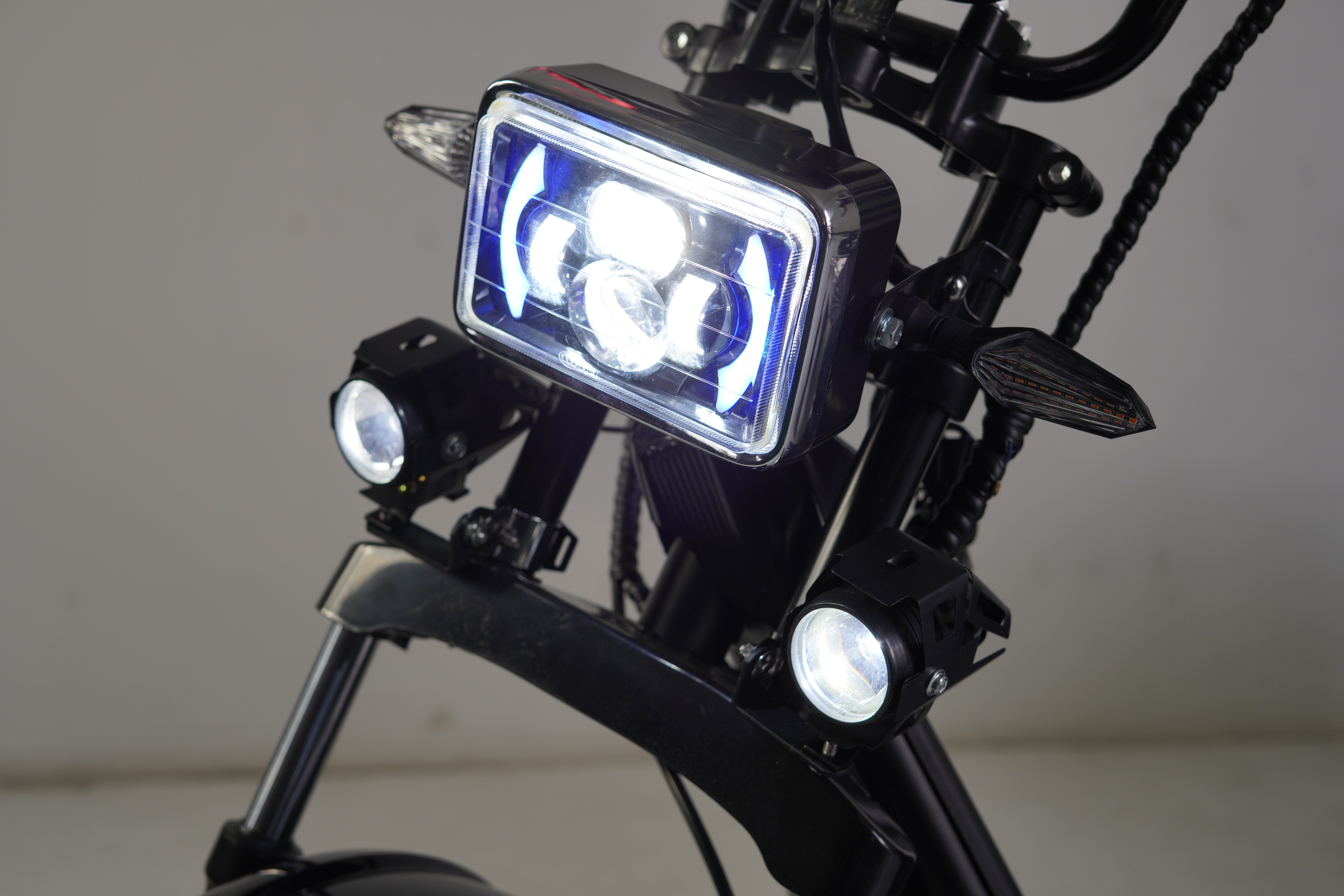New model Three Wheel Bike E-Chopper 2000w Powerful Electric Scooter for Golf Course Use HT9