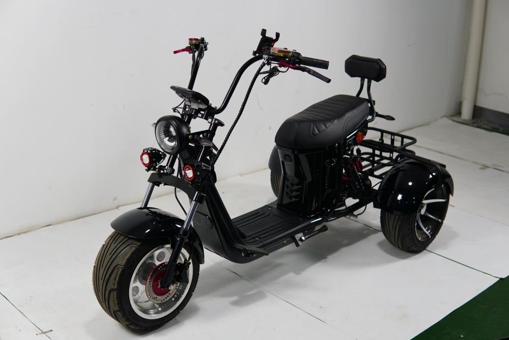 New model Three Wheel Bike E-Chopper 2000w Powerful Electric Scooter for Golf Course Use HT9