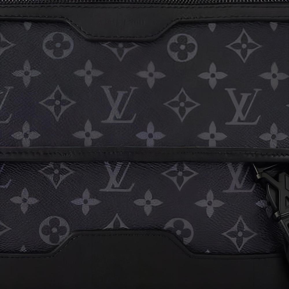 Louis Vuitton Messenger Voyager PM M12517