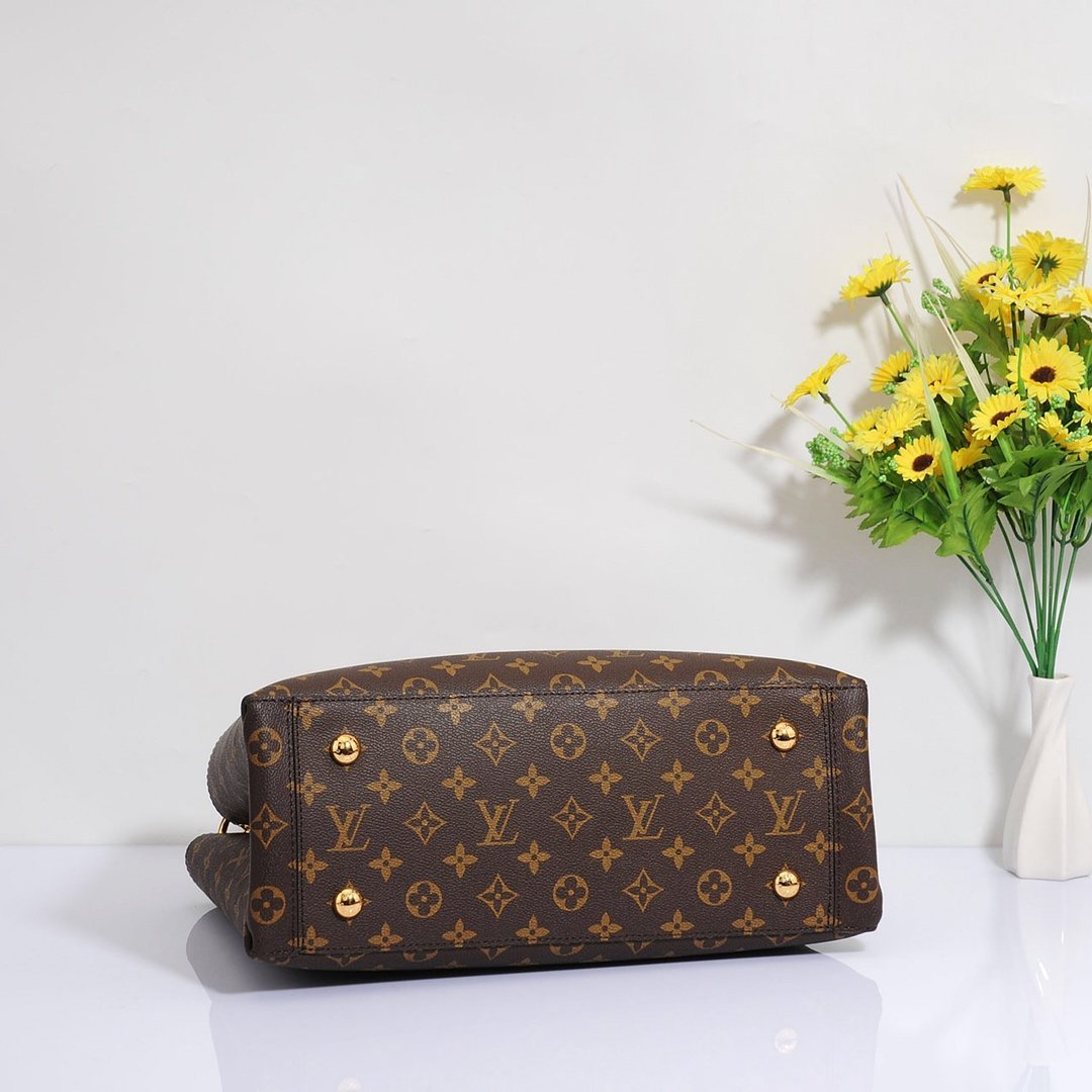 Louis Vuitton Montaigne