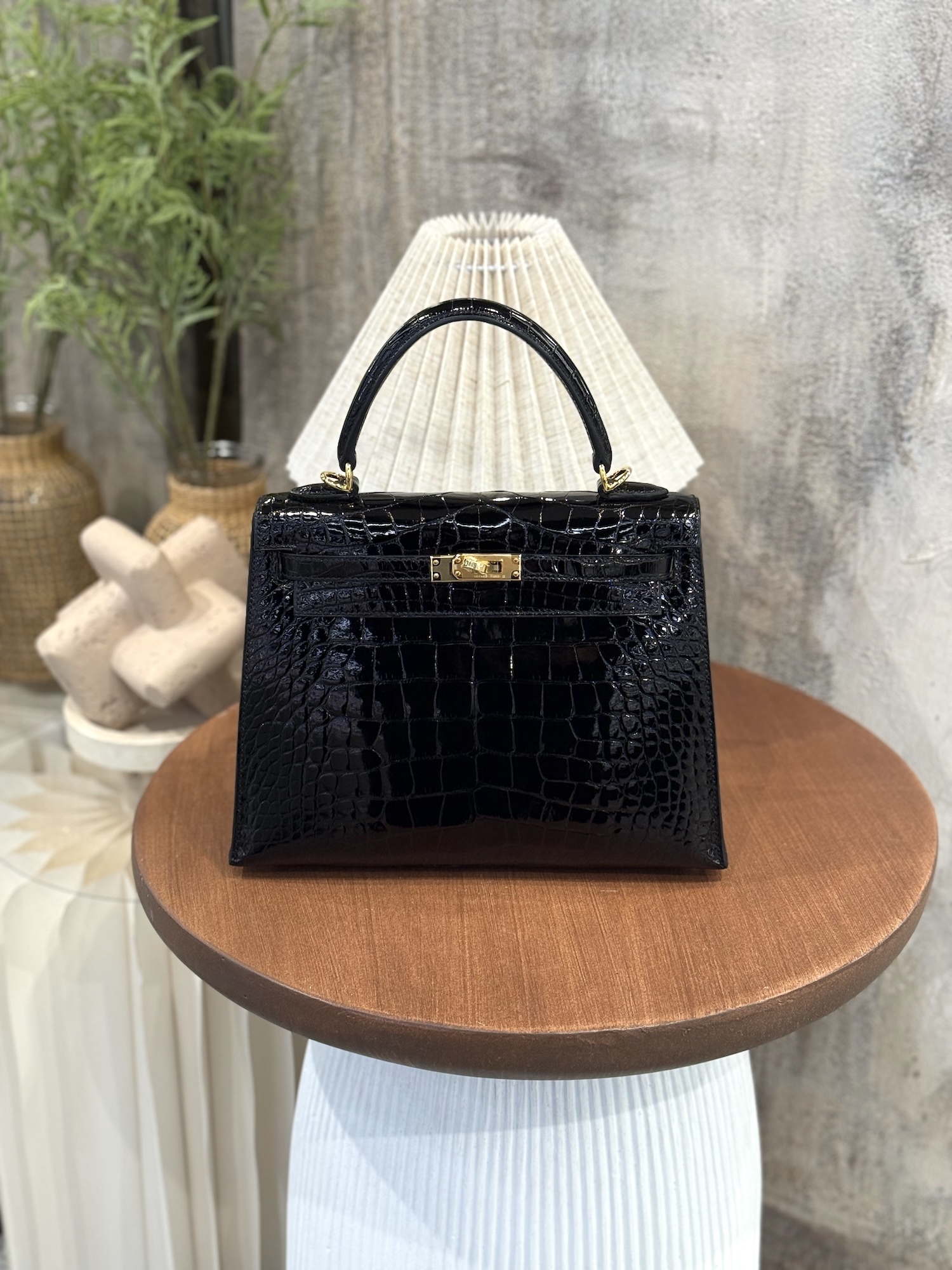 Hermès Kelly 25 Schwarz Shiny Alligator Gold Hardware