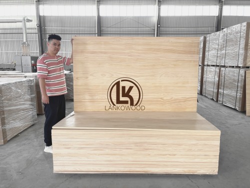 Клееная доска из сосновой кромки класса AA Клееная доска из массива сосны для использования в мебели