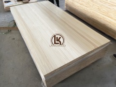 Клееная доска из сосновой кромки класса AA Клееная доска из массива сосны для использования в мебели