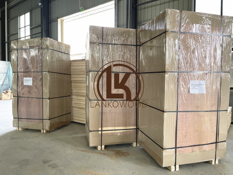 Pannello in pino incollato con bordo in pino di grado AA Pannello in pino massiccio per uso mobili