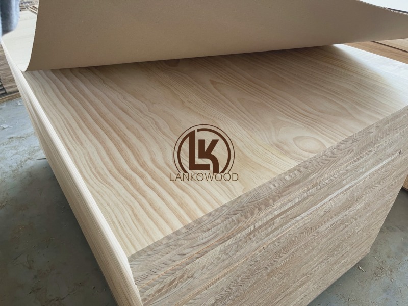 Pannello in pino incollato con bordo in pino di grado AA Pannello in pino massiccio per uso mobili