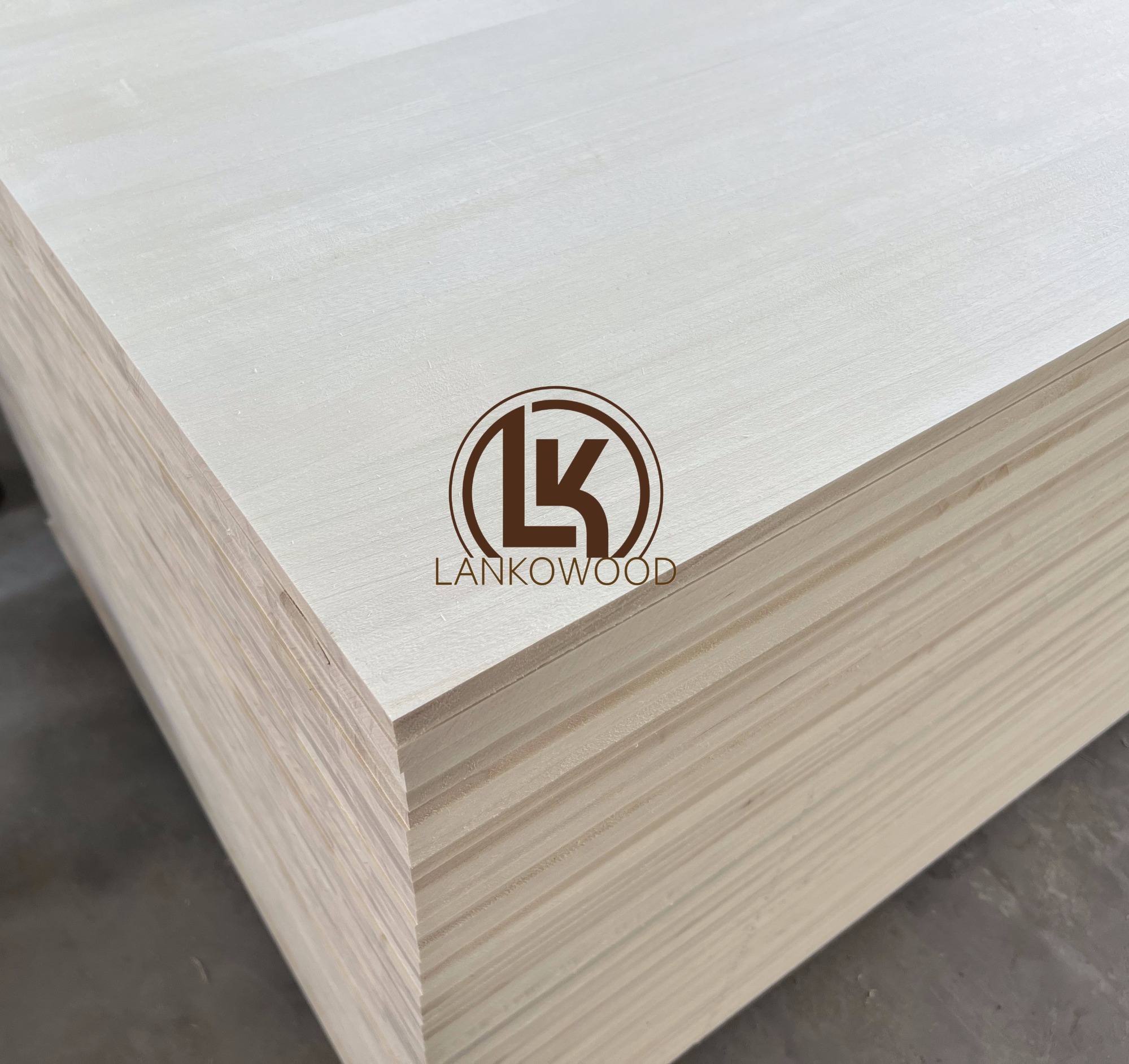 Клееная доска из тополя для использования в мебели