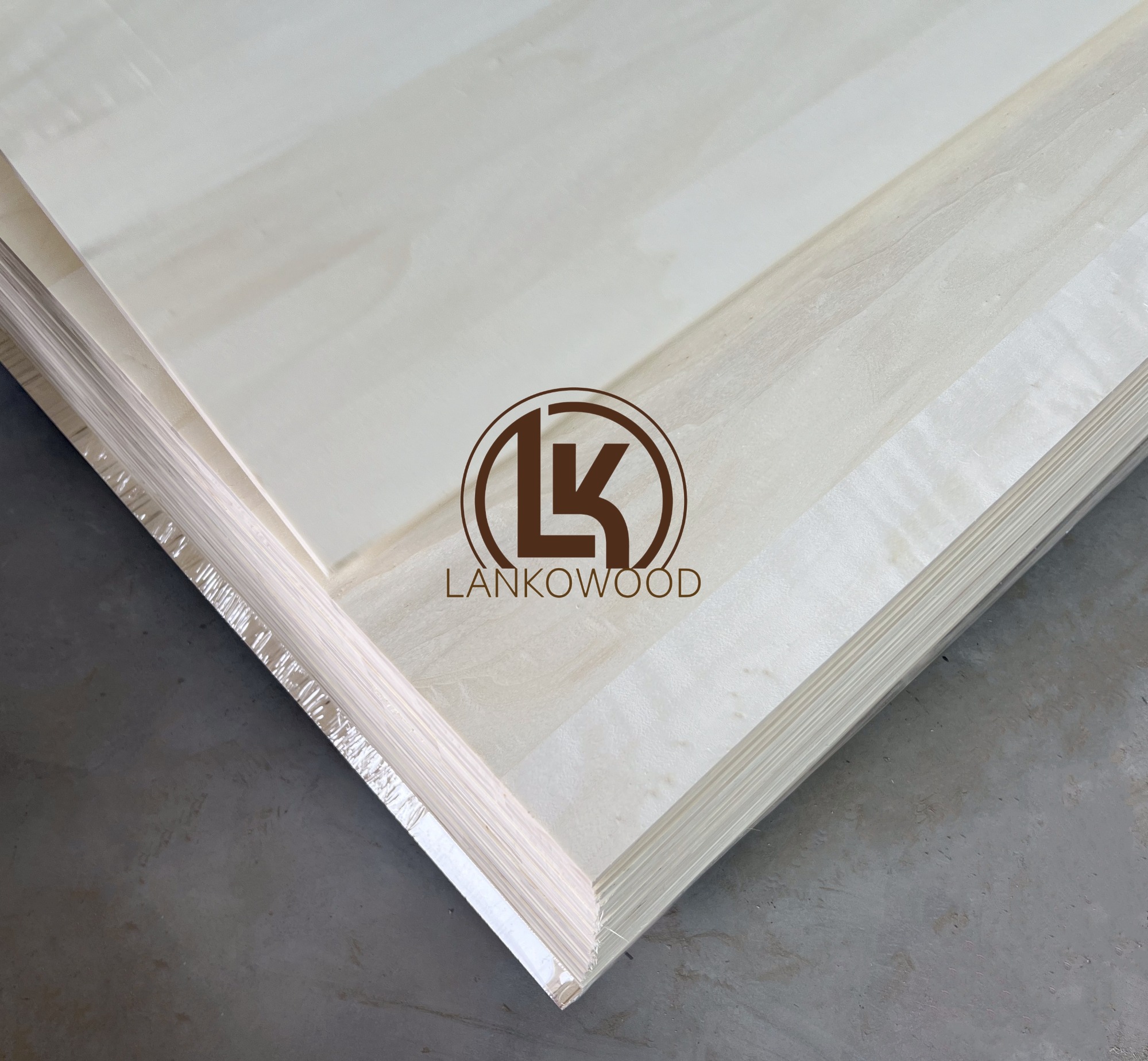 Клееная доска из тополя для использования в мебели