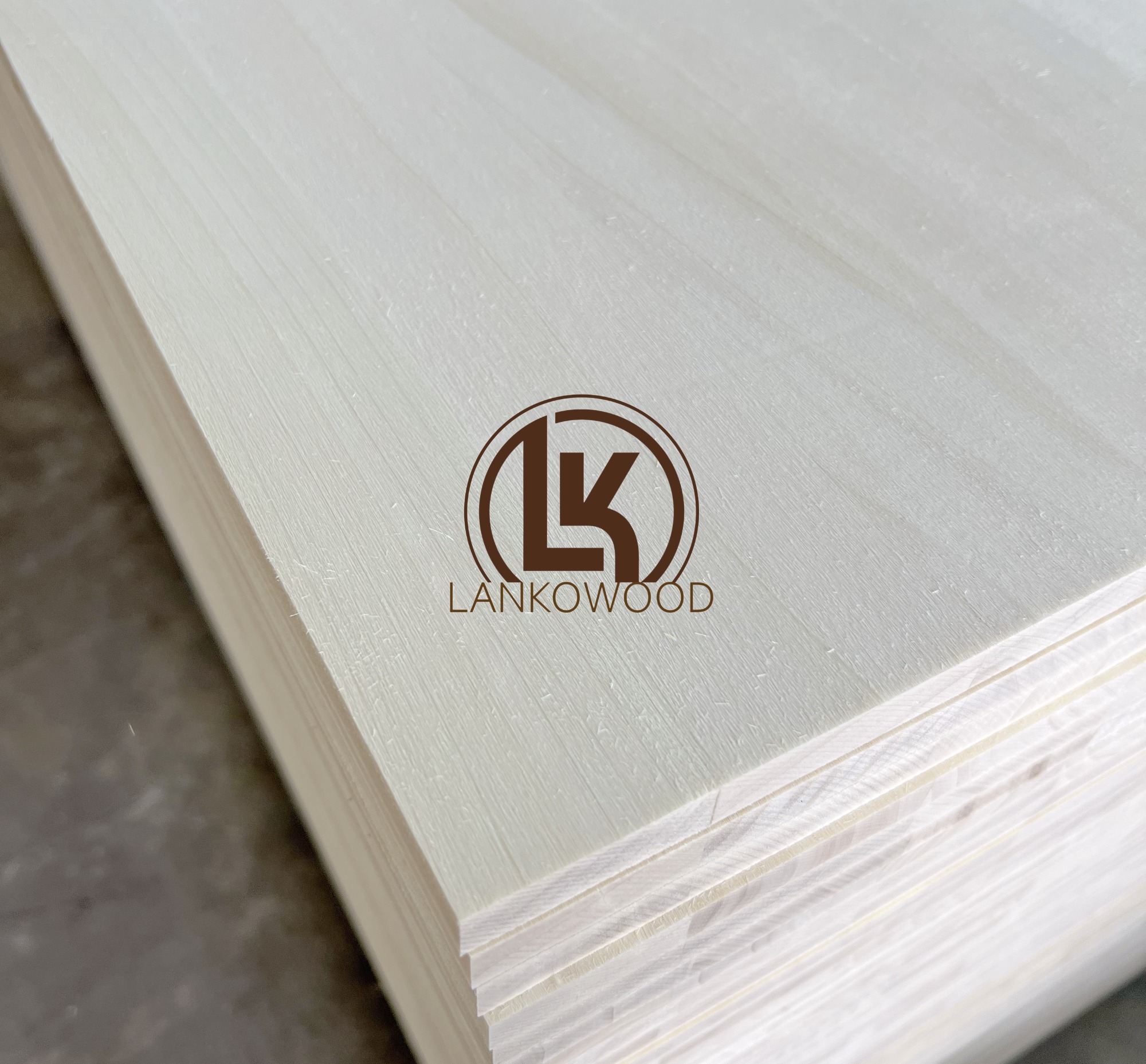 Клееная доска из тополя для использования в мебели