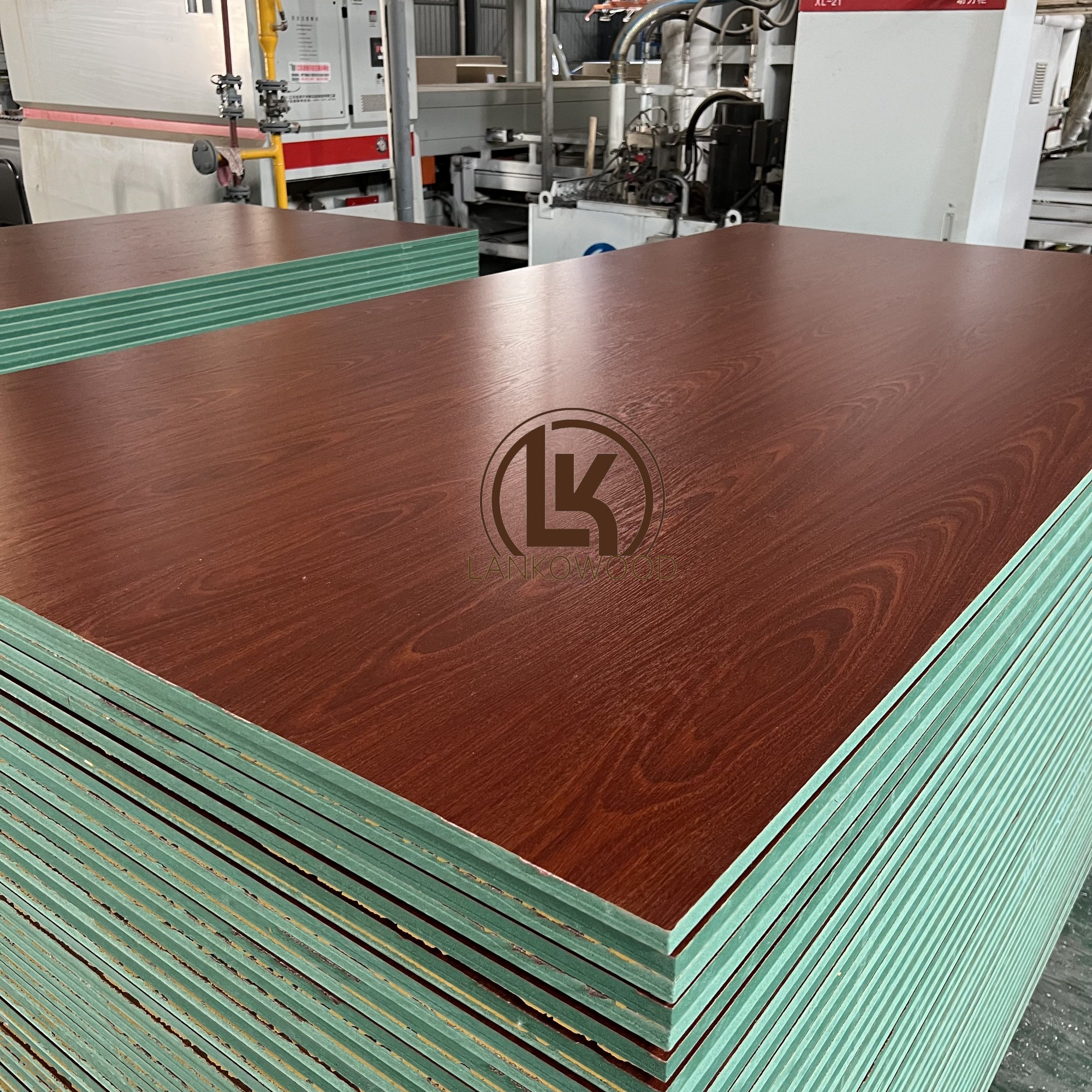 Плита МДФ (Д) 2,44 м (Ш) 1,22 м (Т) 18 мм