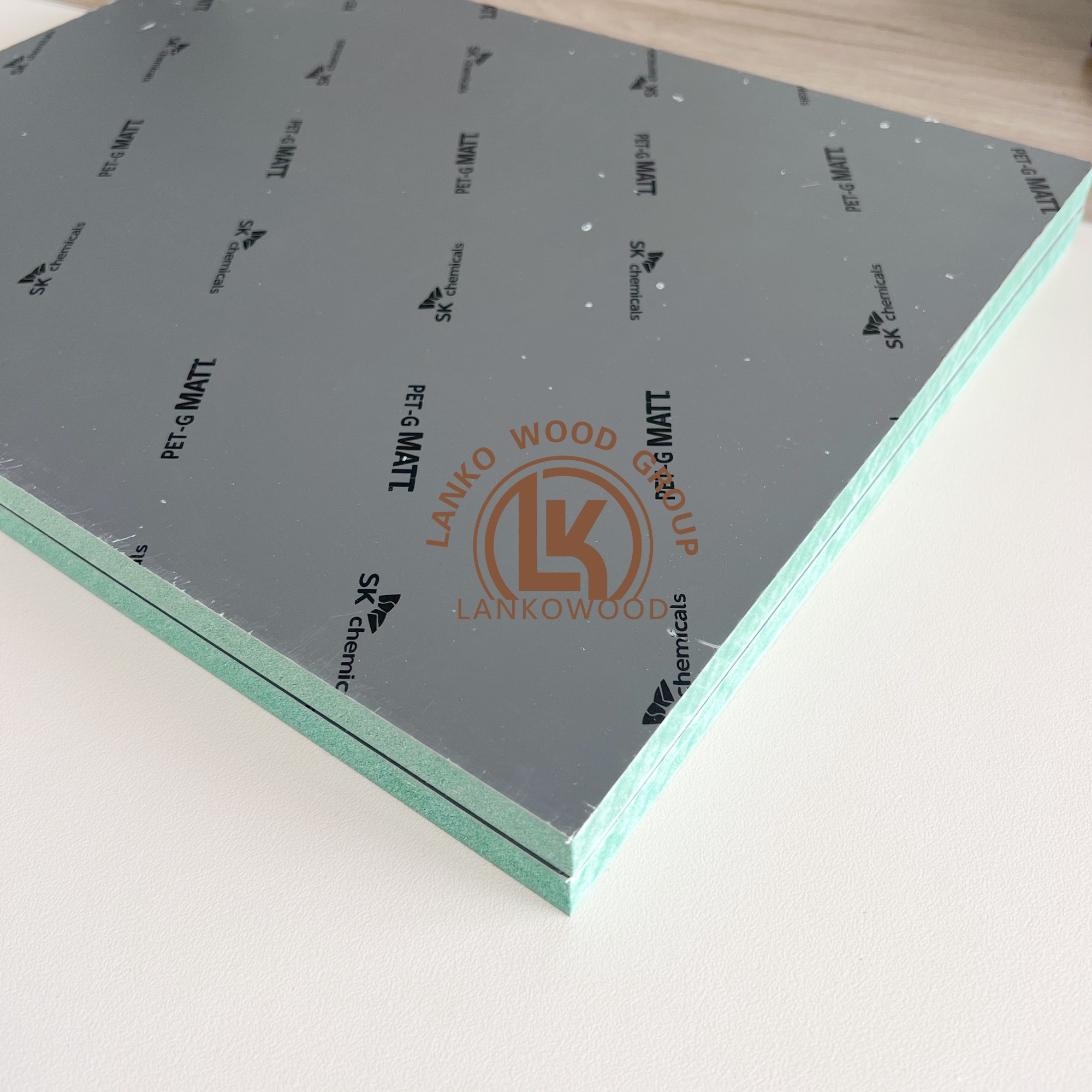 Плита МДФ (Д) 2,44 м (Ш) 1,22 м (Т) 18 мм