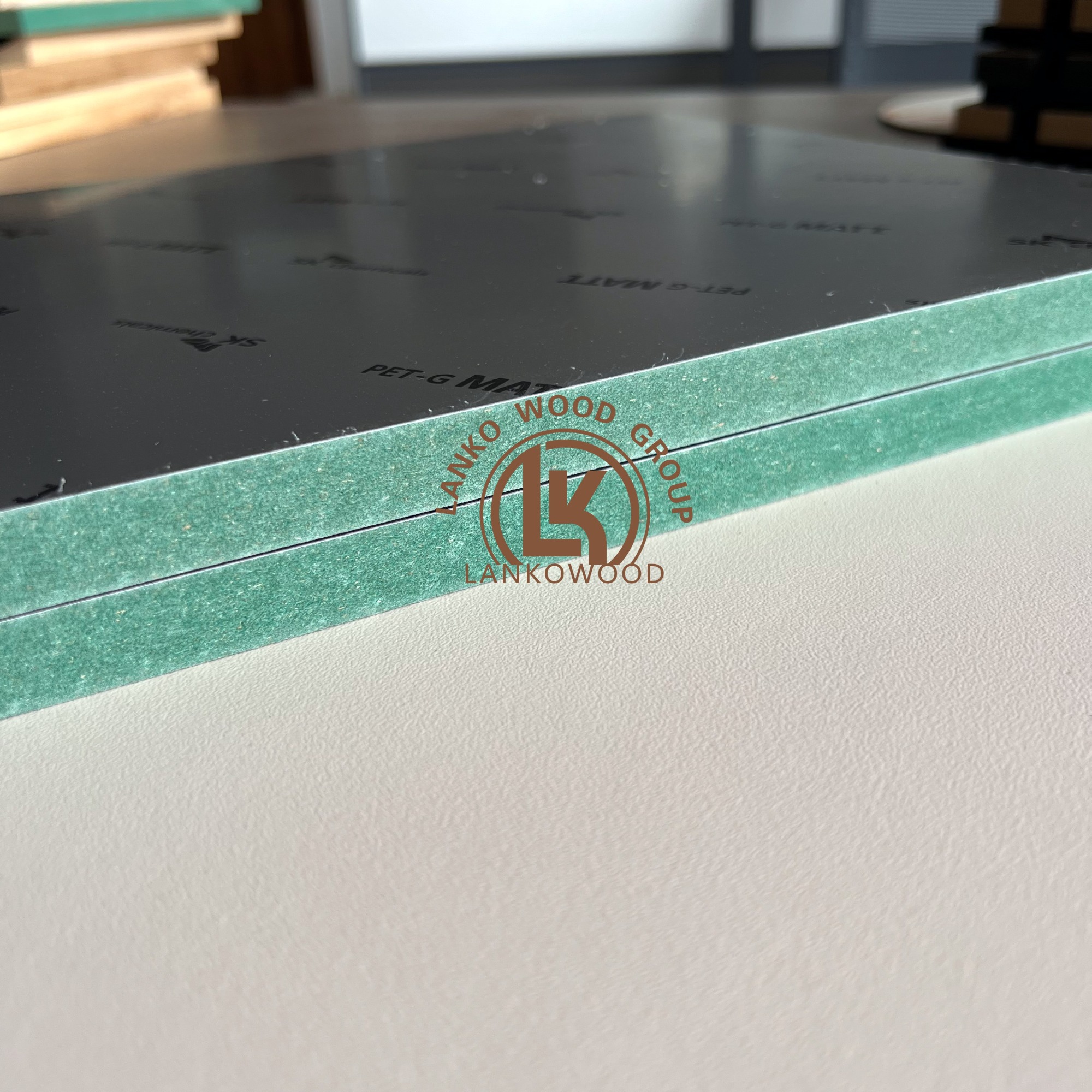 Плита МДФ (Д) 2,44 м (Ш) 1,22 м (Т) 18 мм