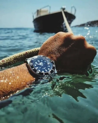Discount watch websites on sale