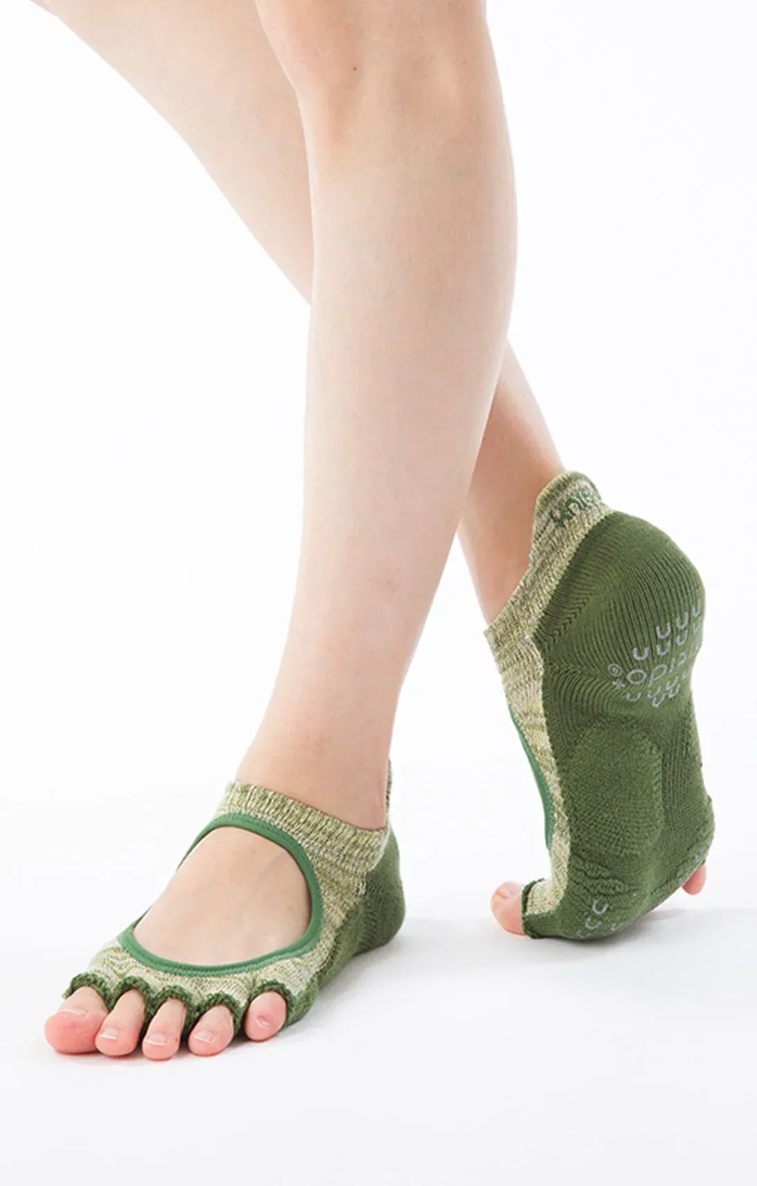 Grip Socks vs Regular Socks: Why Do They Feel So Different?