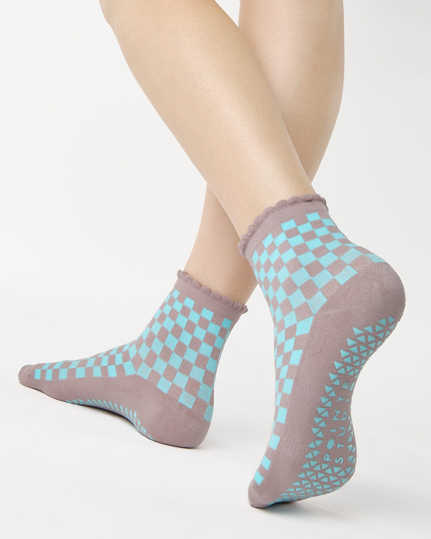 Grip Socks vs Indoor Shoes for Studio Training