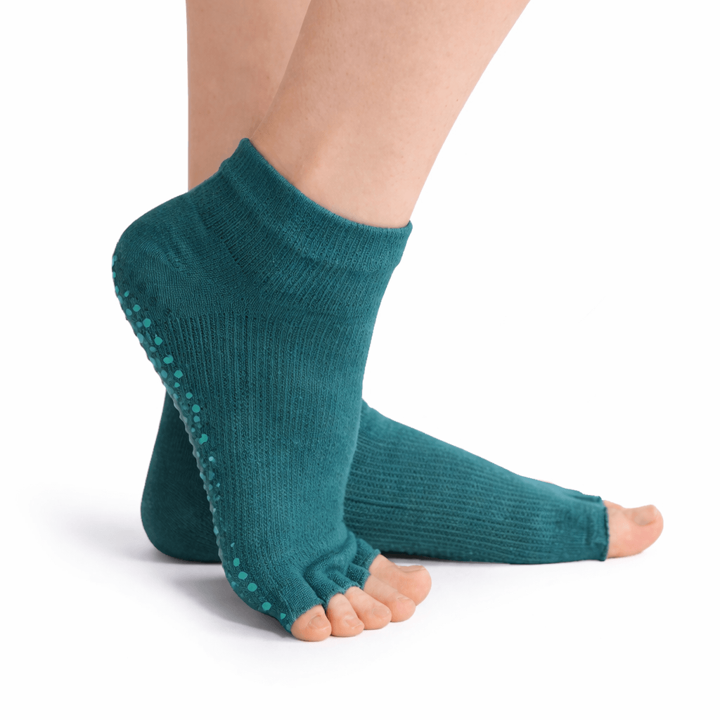 Green private label yoga grip socks with five toe style, anti slip branded yoga socks for studio fitness