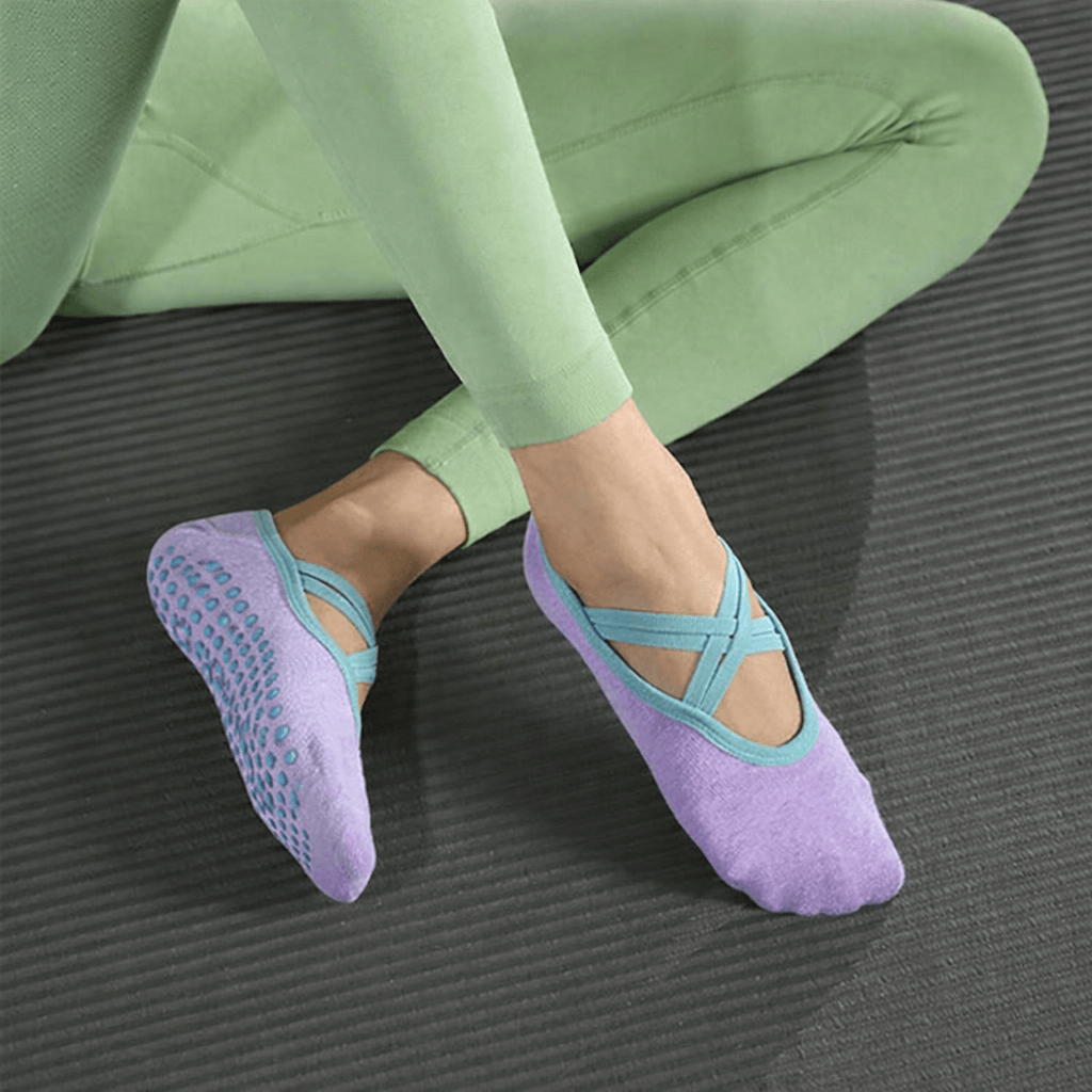 fitness grip socks private label with cross strap design, gym socks OEM for yoga pilates training with anti slip sole