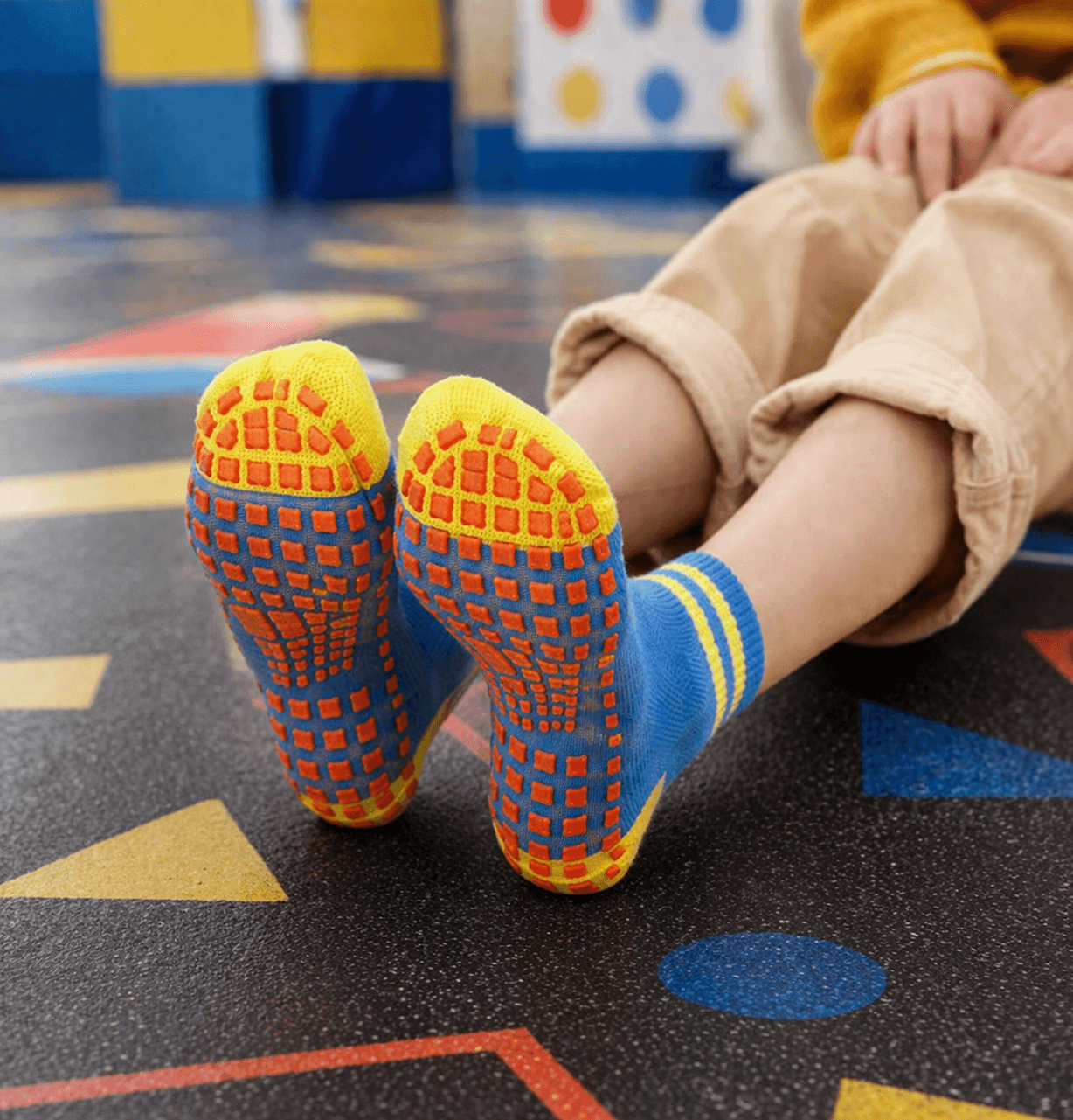 colorful kids trampoline park grip socks with strong grip, trampoline park socks supplier bulk, jump socks bulk for indoor playground