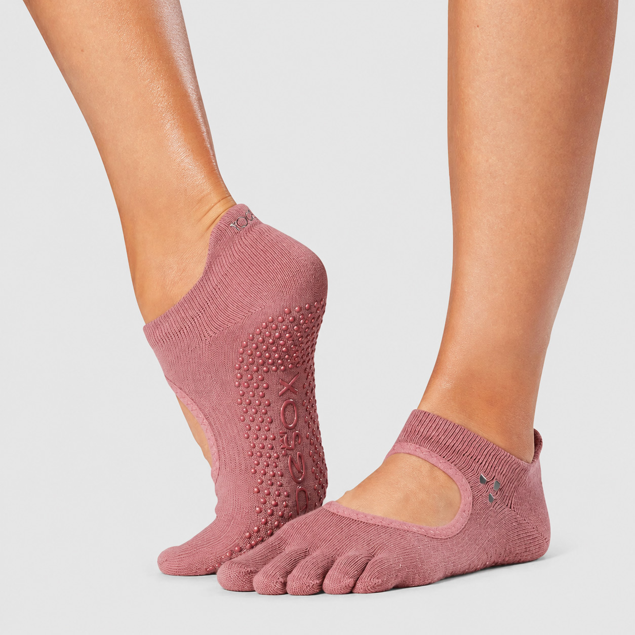 How Washing Frequency Affects Anti-Slip Grip Sock Performance
