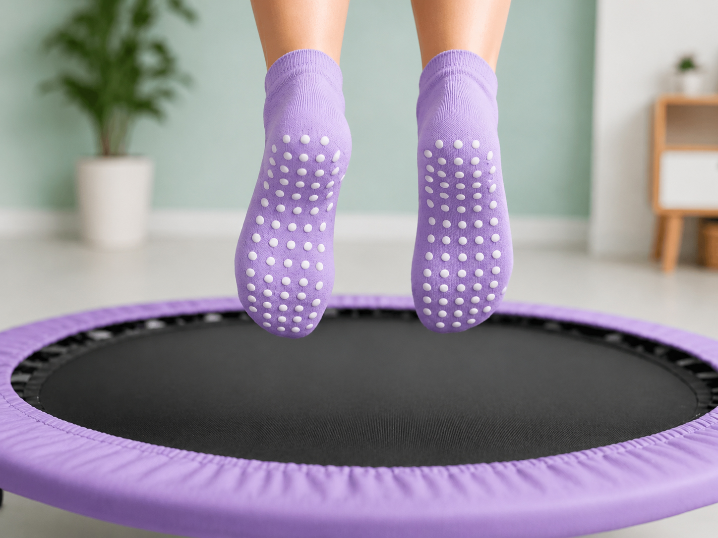 Trampoline Socks vs Regular Socks: Why Grip Matters for Safety and Control
