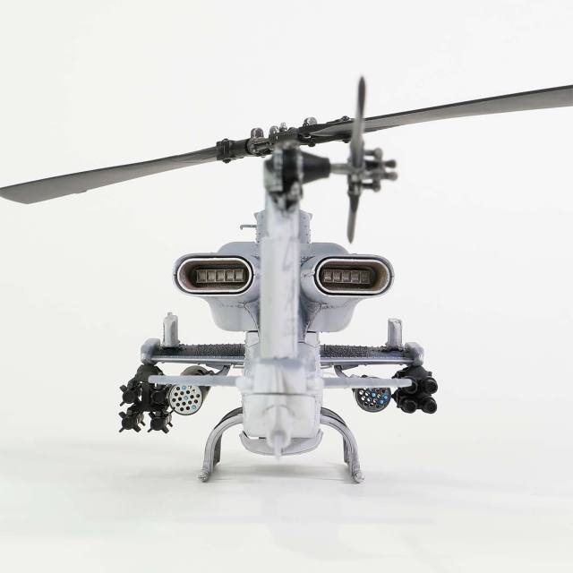 1:48 贝尔AH-1W 威士忌眼镜蛇直升机 (NTS排气喷嘴)