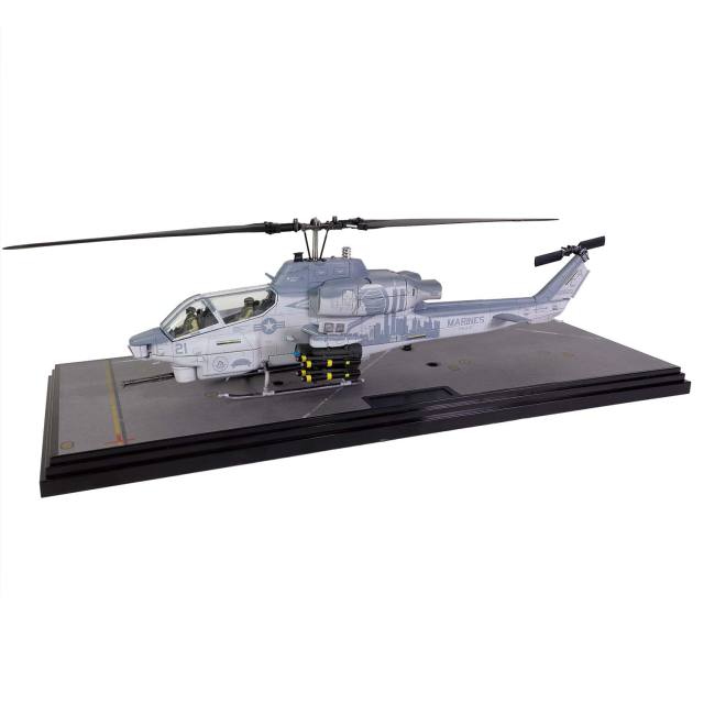1:48 贝尔AH-1W 威士忌眼镜蛇直升机 (NTS排气喷嘴)