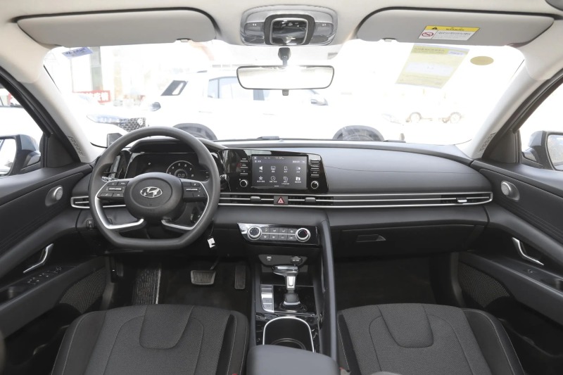 Hyundai Elantra 2022 1.5L CVT GLS Leading Edition