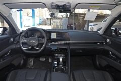 Hyundai Elantra 2022 1.5L CVT LUX Luxury Edition