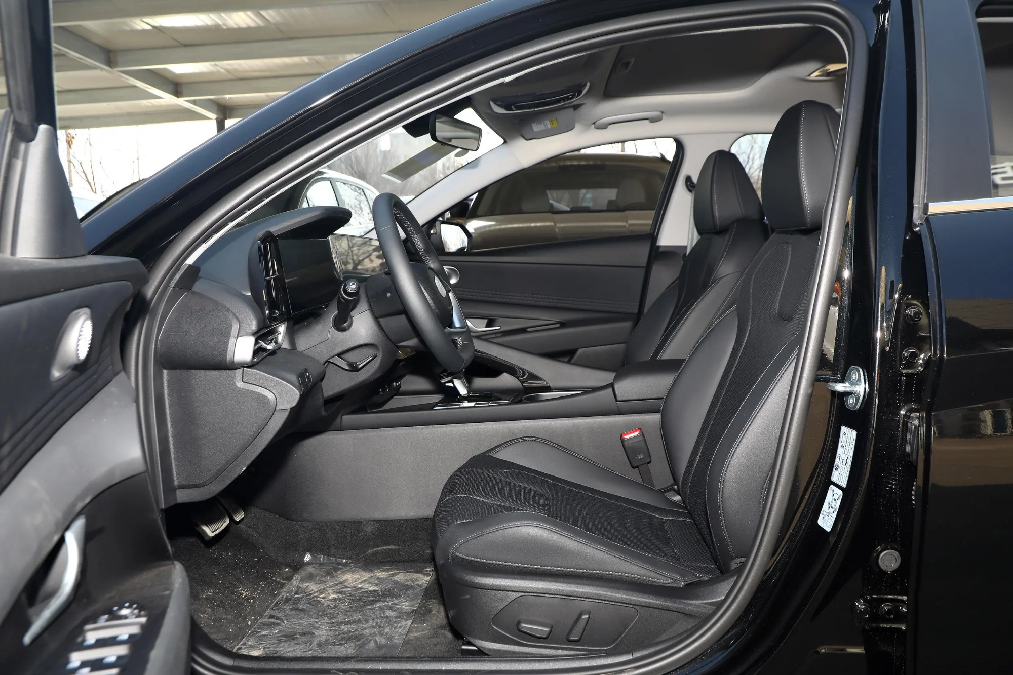 Hyundai Elantra 2022 1.5L CVT LUX Luxury Edition