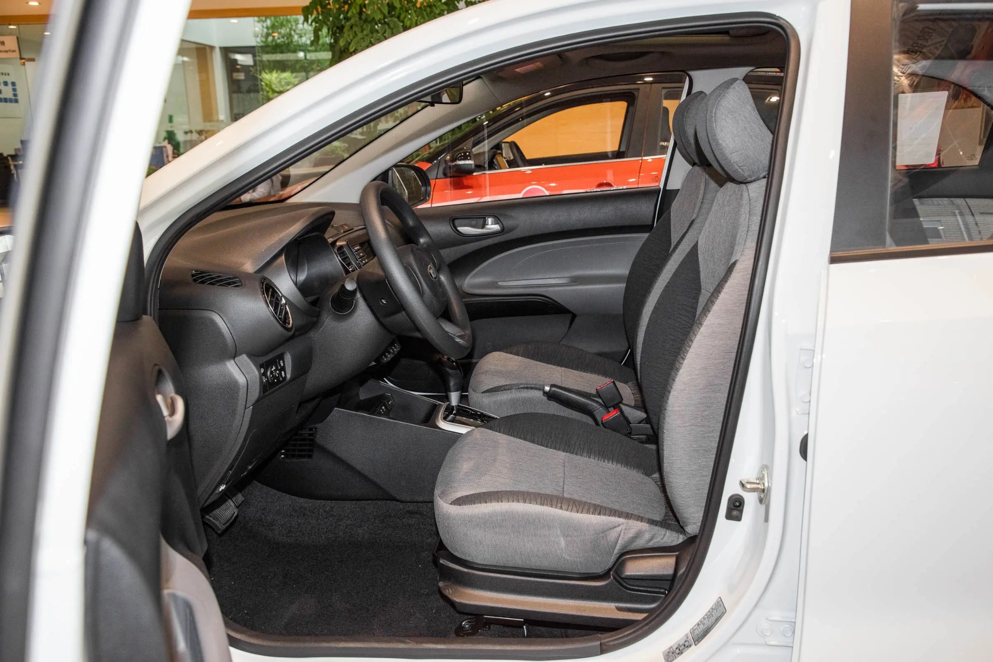 KIA PEGAS 1.4L automatic comfort sunroof version