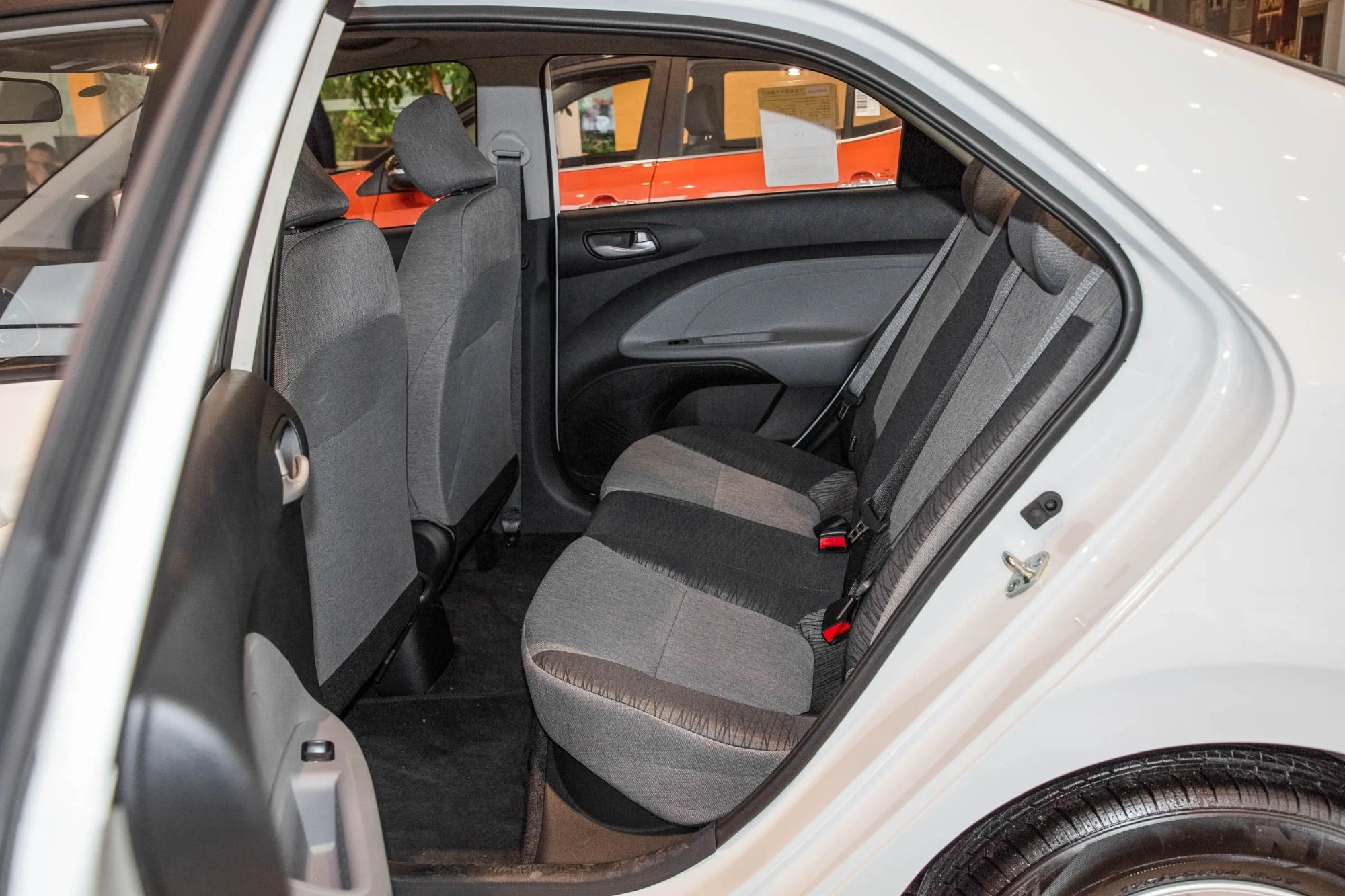 KIA PEGAS 1.4L automatic comfort sunroof version