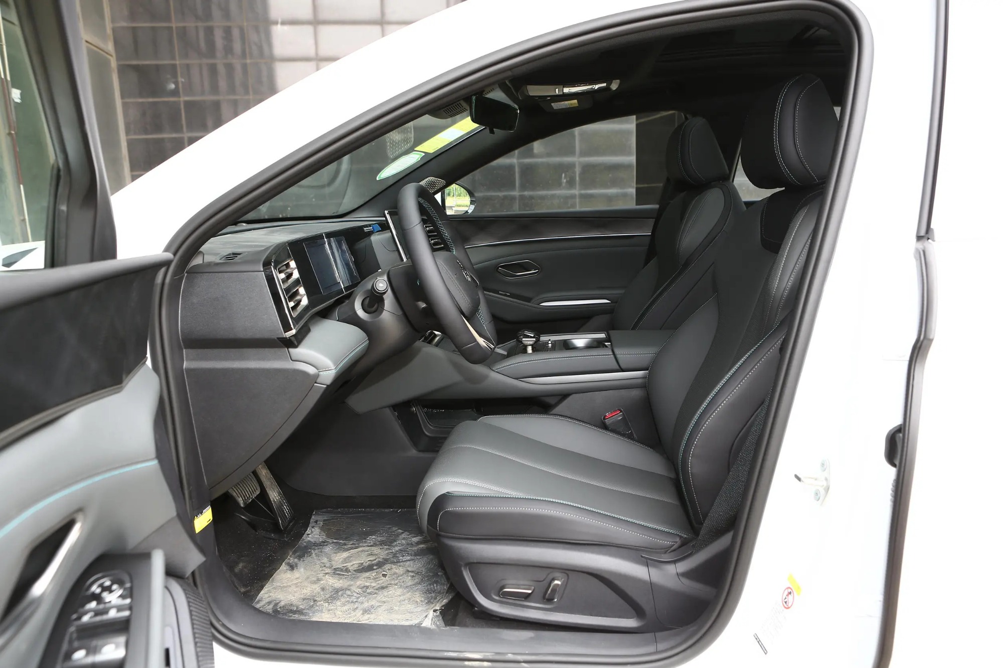 BYD Qin L DM-i 120KM Leading type