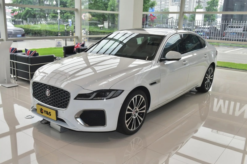 JAGUAR XFL 2.0T P250 Two wheel drive luxury version