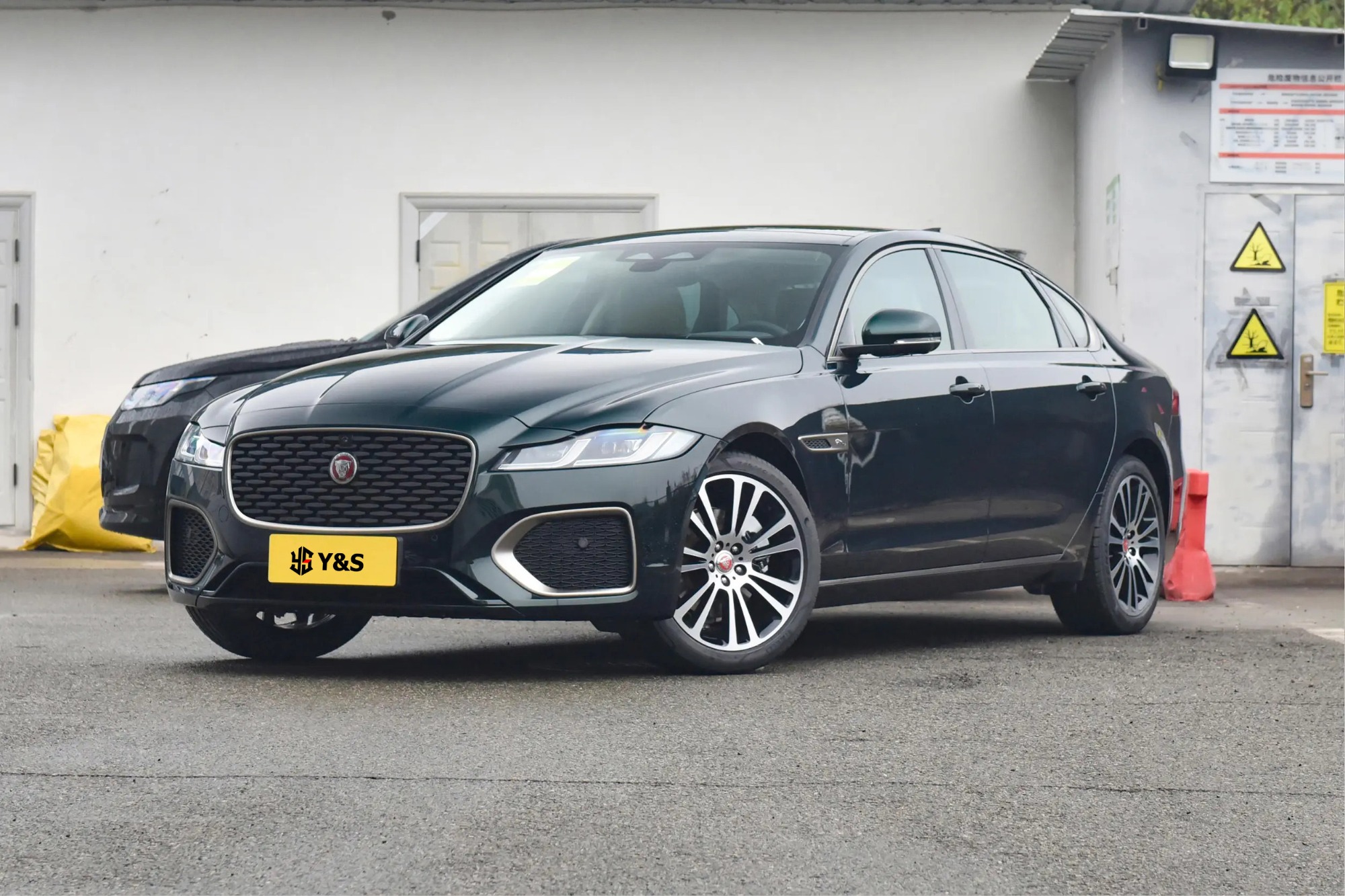 JAGUAR XFL 2.0T P250 Two wheel drive luxury version