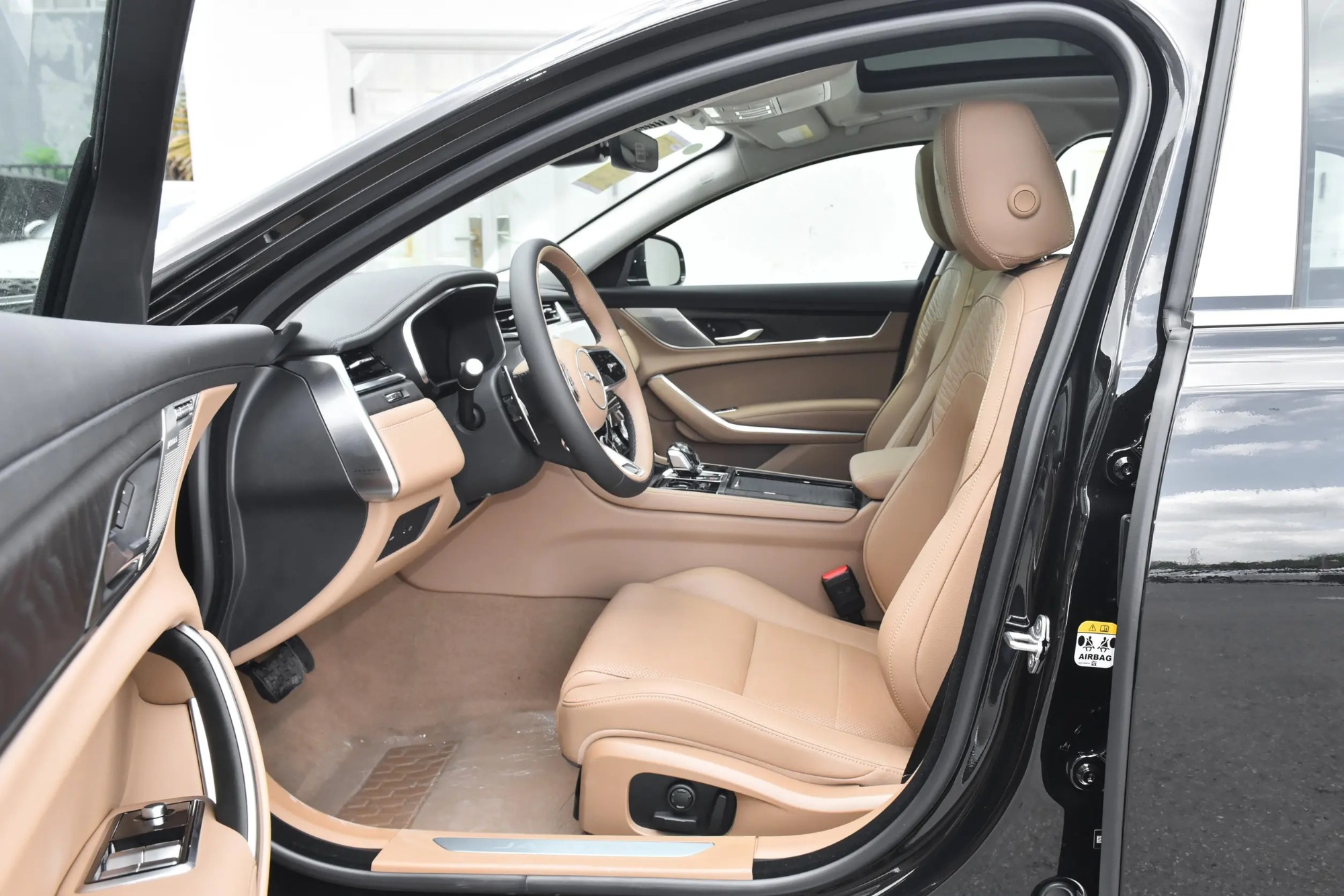 JAGUAR XFL 2.0T P250 Two wheel drive luxury version