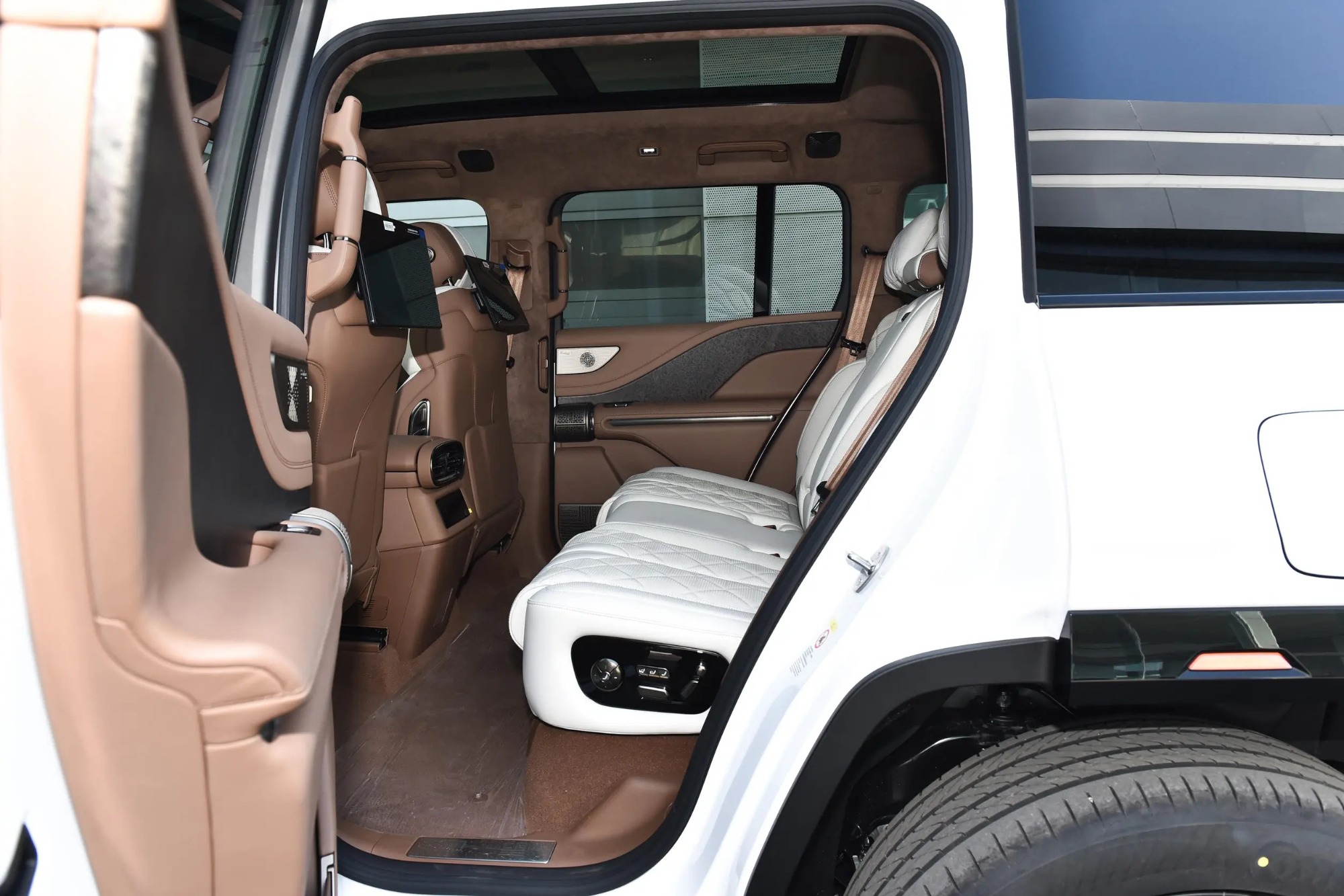 Yangwang U8 Luxury Version