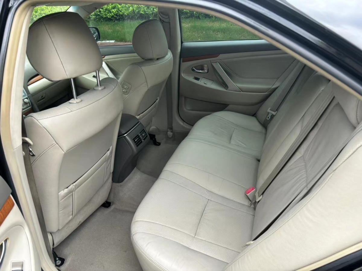 Nov.2011	Toyota	Camry	2.0G Luxury Version