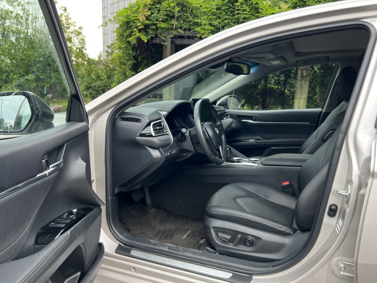 Jun.2021 Toyota Camry dual engine 2.5HG Luxury Version