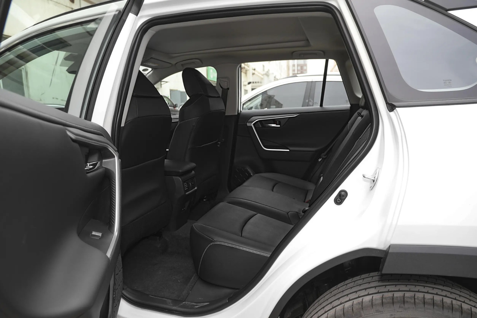 Toyota RAV4 2.0L CVT 2WD 20th Anniversary Platinum Commemorative Edition