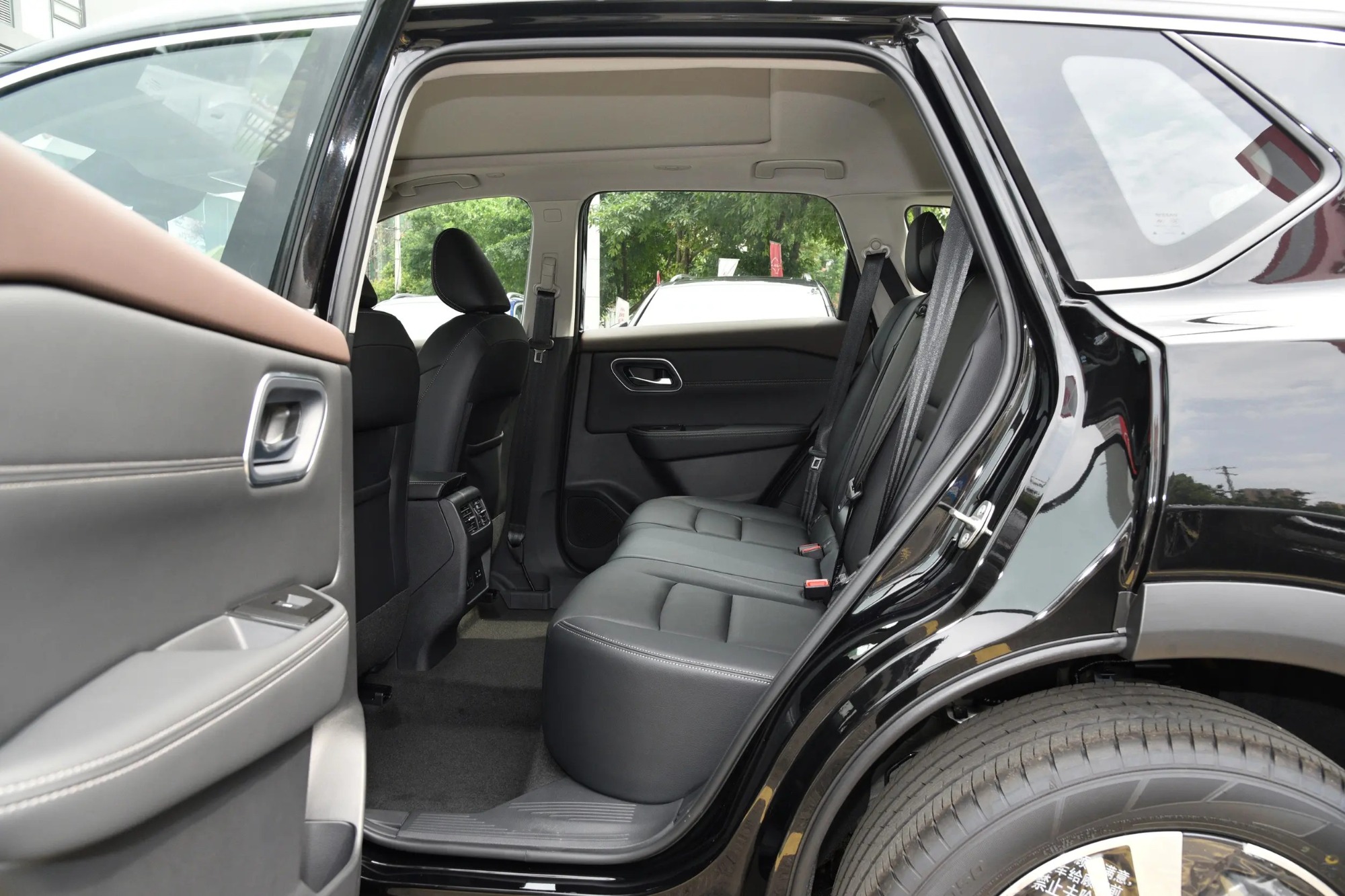 Dongfeng Nissan X-TRAIL e-POWER Super hybrid dual motor 4WD black gold version