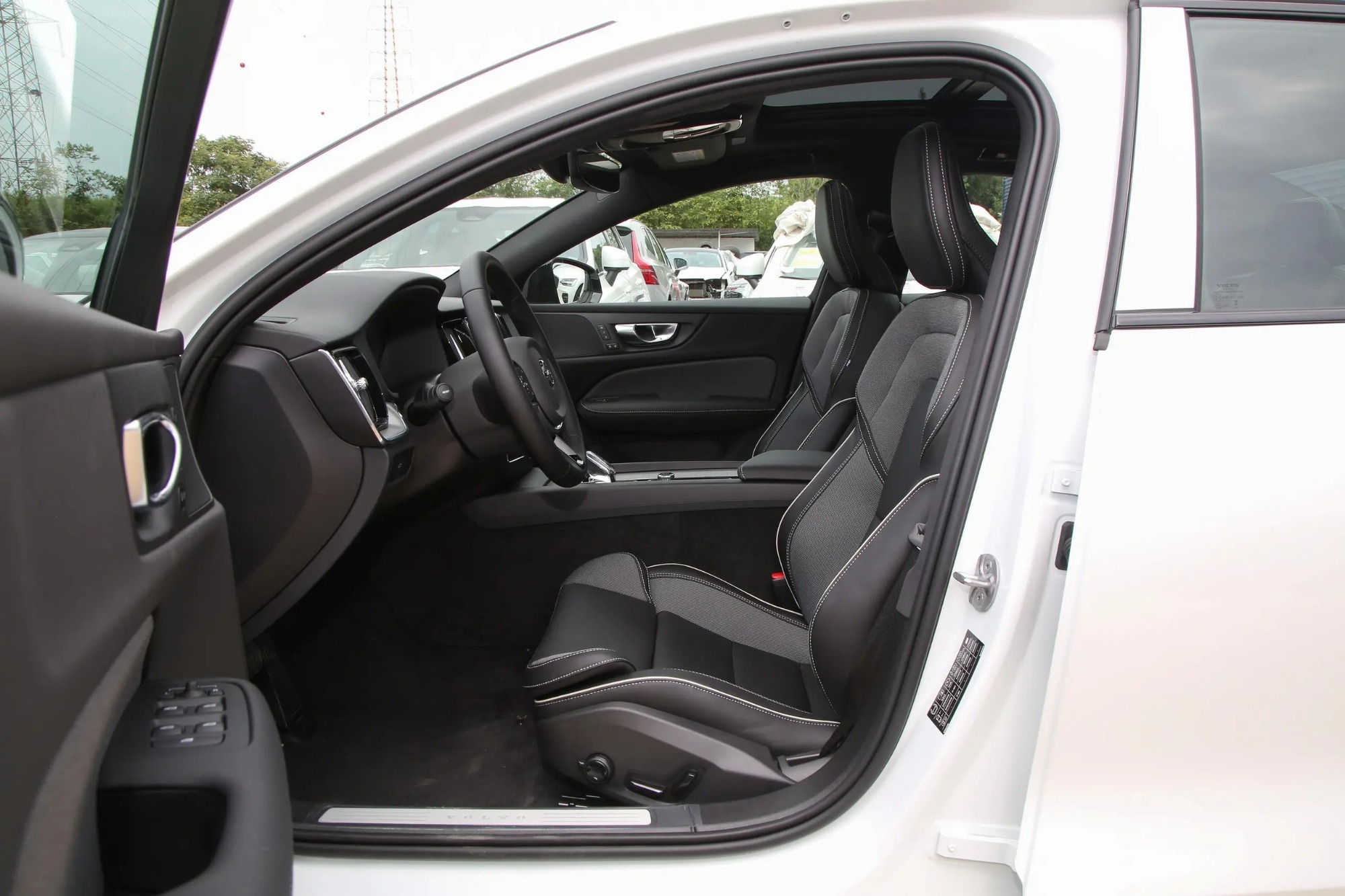Volvo S60 2025 B4 Zhiyuan Sport Edition