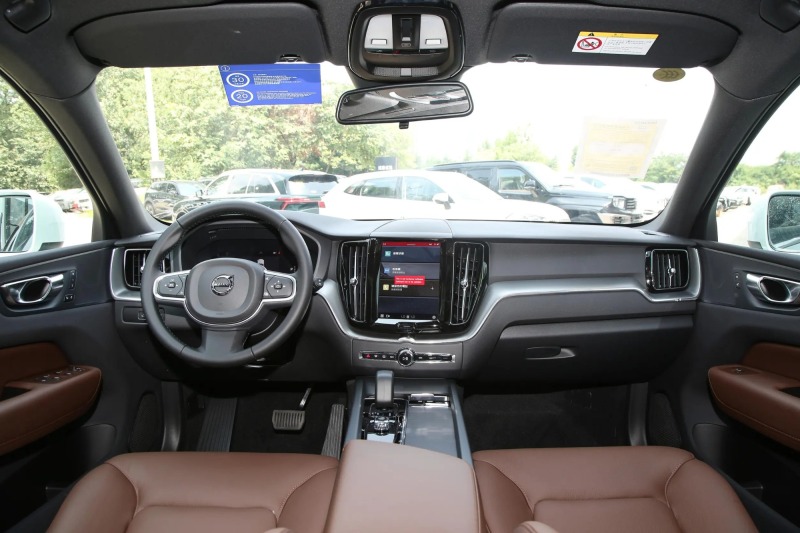 Volvo XC60 2025 B5 4WD Zhiyi Luxury Edition