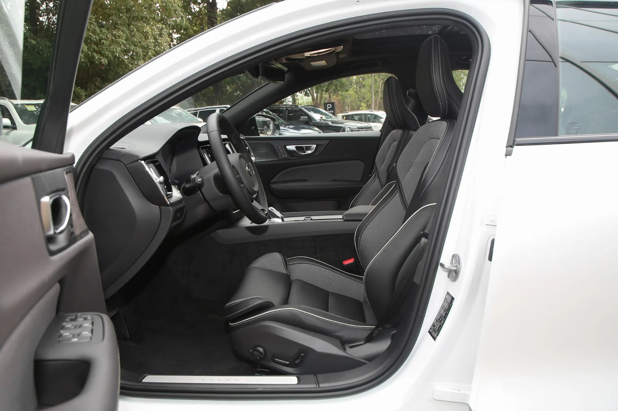 Volvo S60 2025 B4 Zhiya Sport Edition