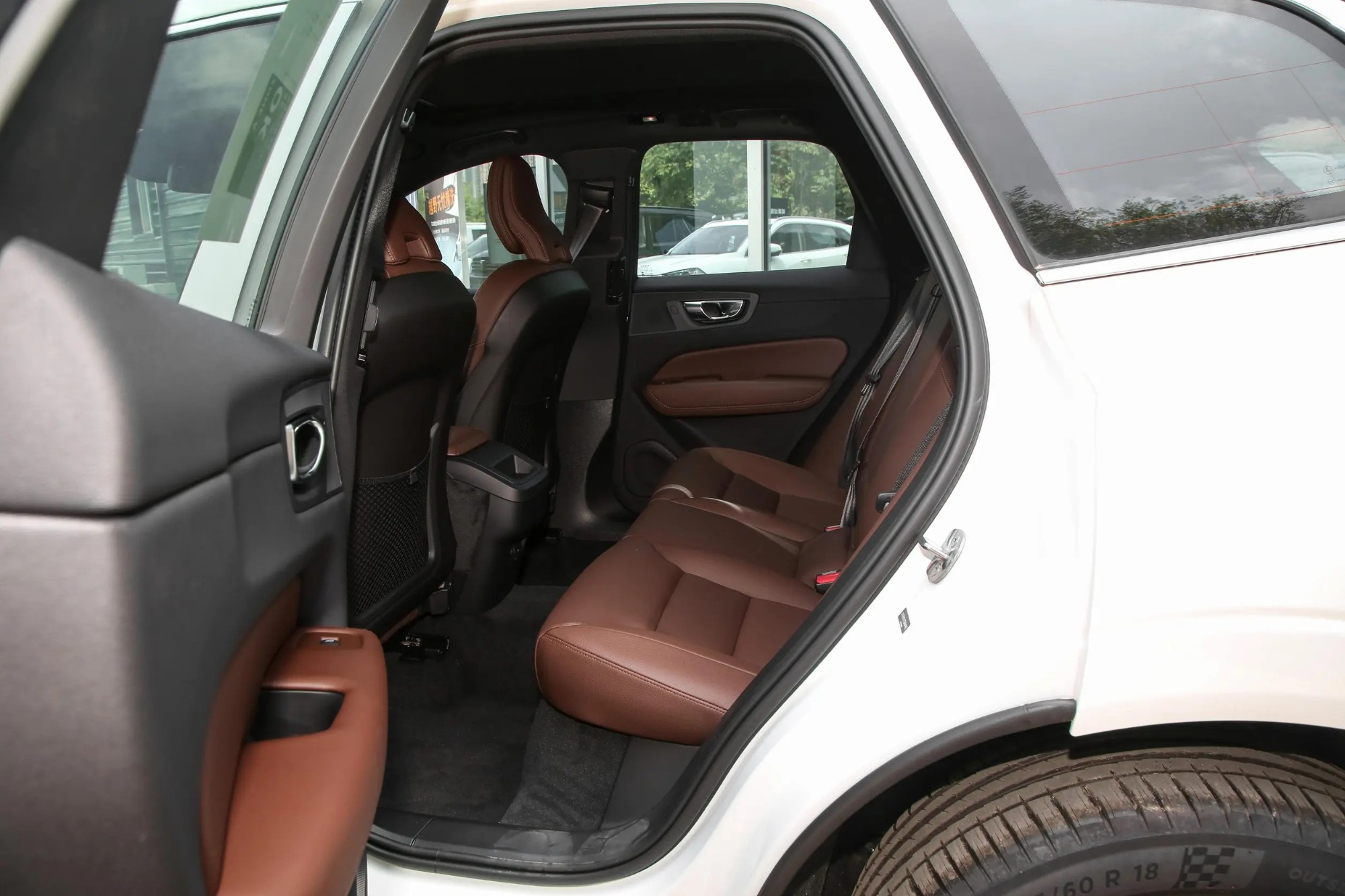 Volvo XC60 2025 B5 4WD Zhiyi Luxury Edition