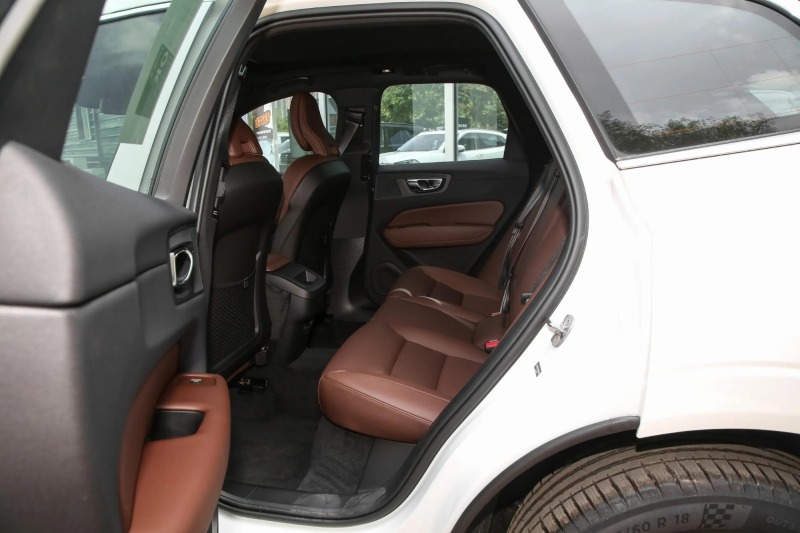 Volvo XC60 2025 B5 4WD Zhiyi Luxury Edition