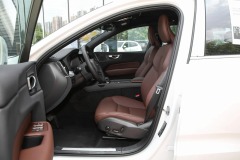 Volvo XC60 2025 B5 4WD Zhiyi Luxury Edition