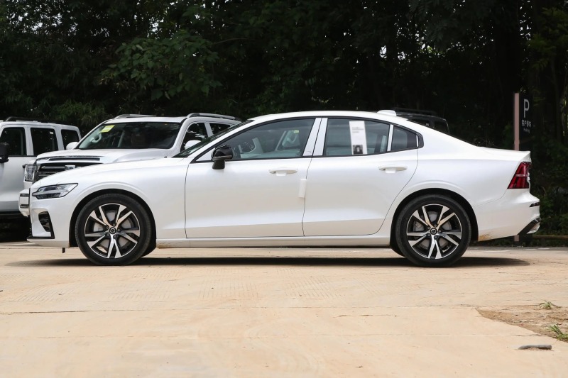 Volvo S60 2025 B4 Zhiyuan Sport Edition