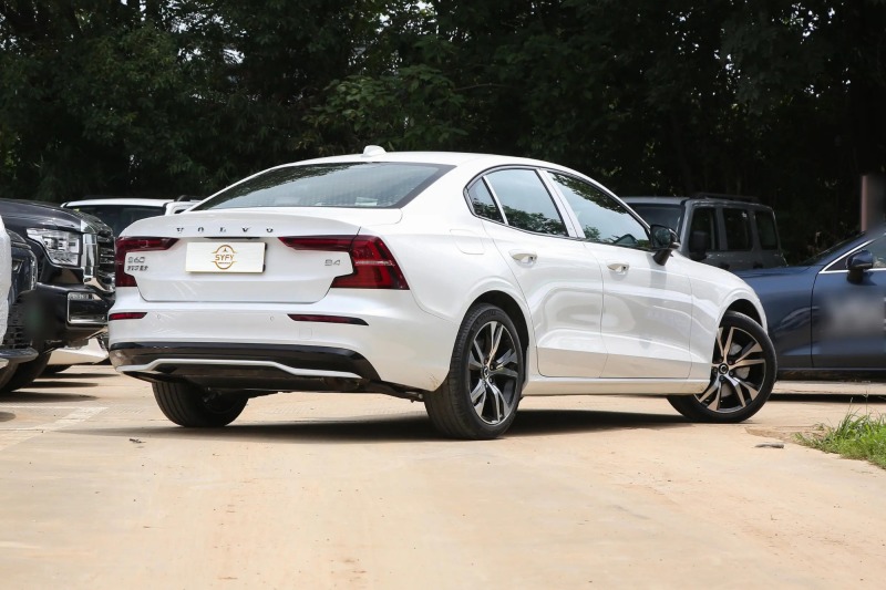 Volvo S60 2025 B4 Zhiyuan Sport Edition