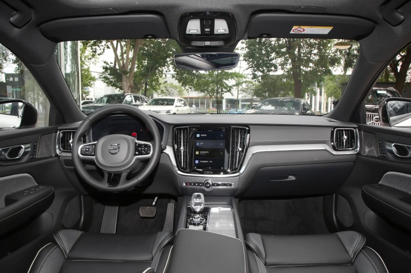 Volvo S60 2025 B4 Zhiya Sport Edition