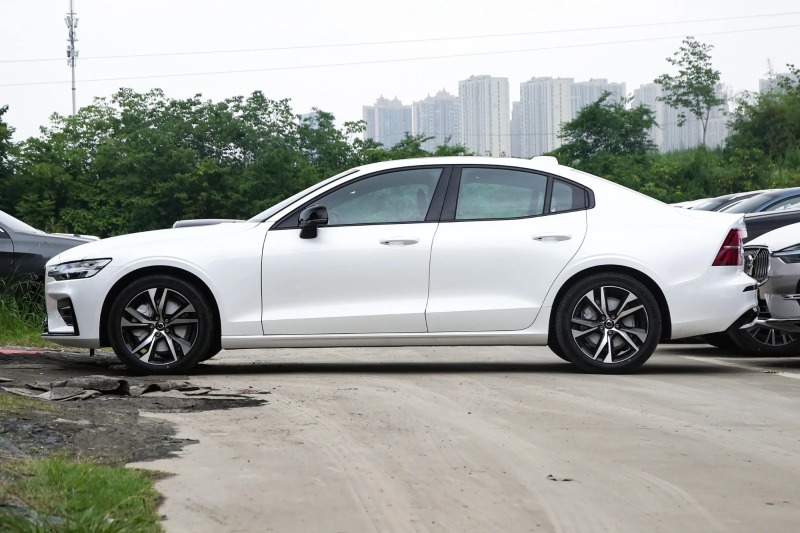 Volvo S60 2025 B4 Zhiya Sport Edition